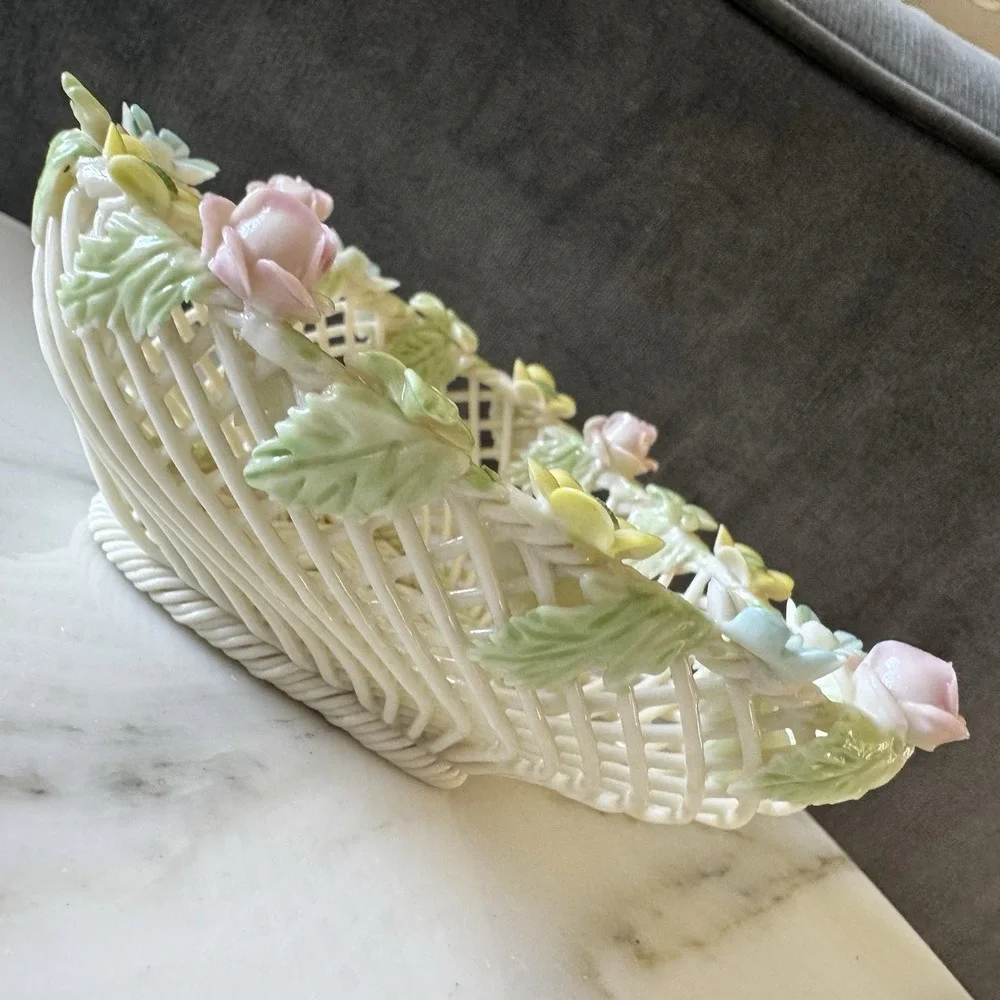 BELLEEK ROSE OF TRALEE WOVEN PORCELAIN HEART BASKET